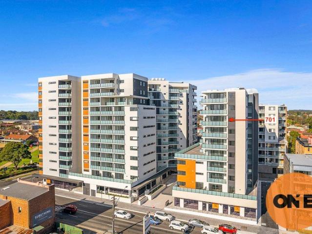 LEVEL 7 LUXURY WITH PANORAMIC PARK VIEWS & UNBEATABLE CONVENIENCE