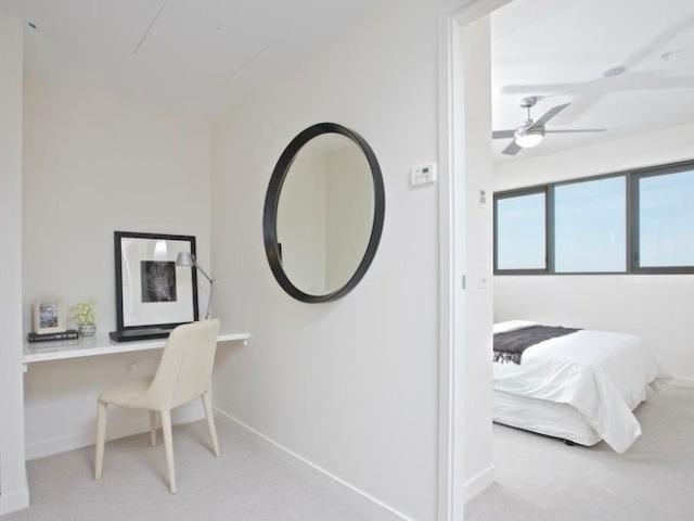 LEVEL 7 SPACIOUS ONE BEDROOM APARTMENT JUST IDEAL!