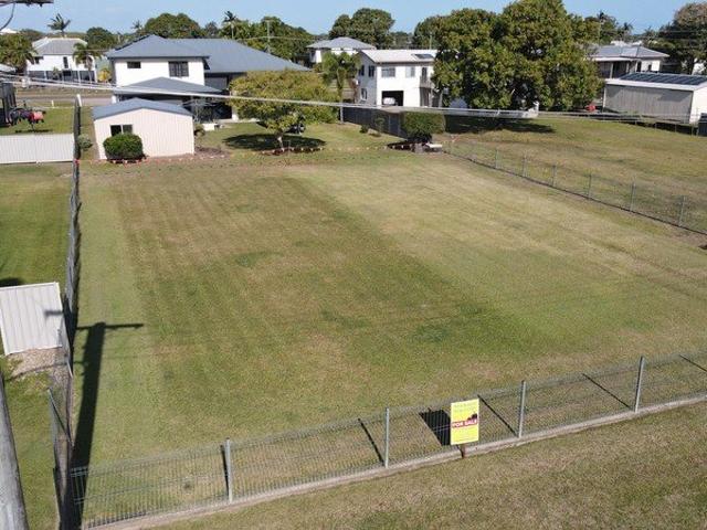 LEVEL 837m² BLOCK WITH INGHAM TOWN ACCESS!