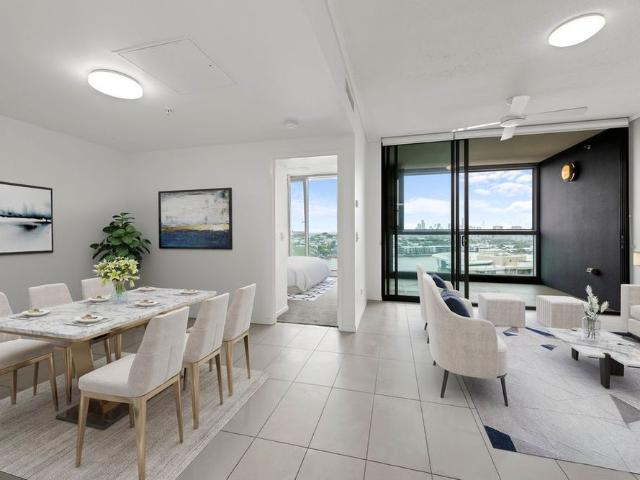 Level 13 with River & City views!