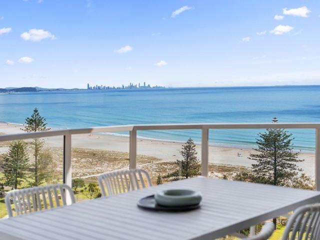 Level 13. Elevated Coastal Living In The Heart Of Kirra
