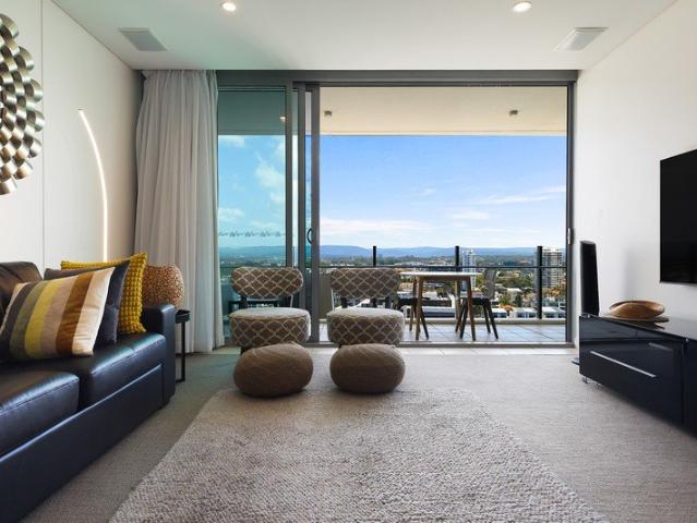 Level 11 | Panoramic River & Hinterland Views