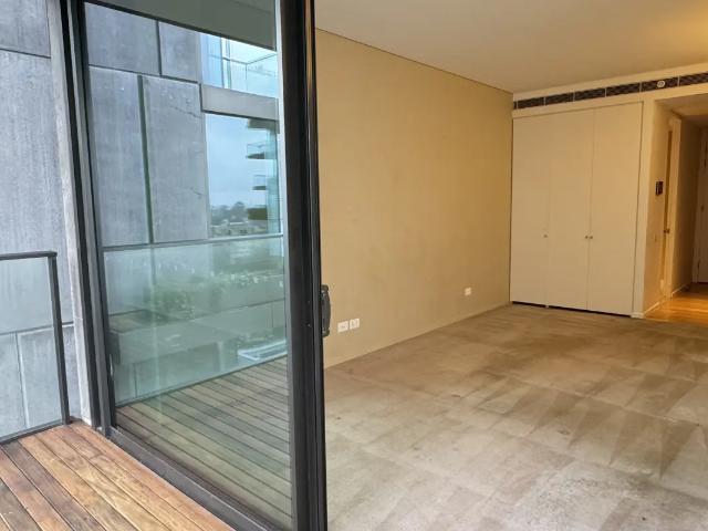 LEVEL 14 | MODERN STUDIO WITH A BIG SIZE PLUS BALCONY | BILLS INCLUDED | @ CENTRAL PARK