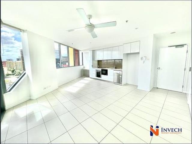 Level 14 Spacious One Bedroom Apartment for Rent in the Vally