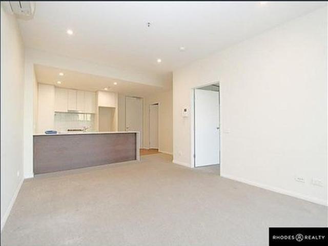 Level 15 North facing one bedroom with prime water view