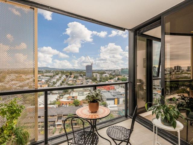Level 18 | Brisbane Skyline Views at Iconic FV Residences