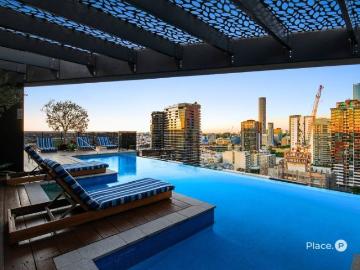 Level 18 Luxury with World Class Resident Amenities