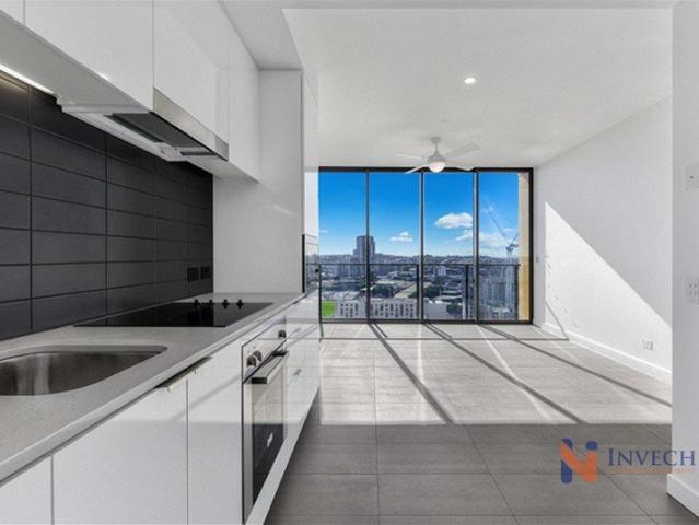 Level 18 Modern, Low Maintenance Living in the Heart of the Valley