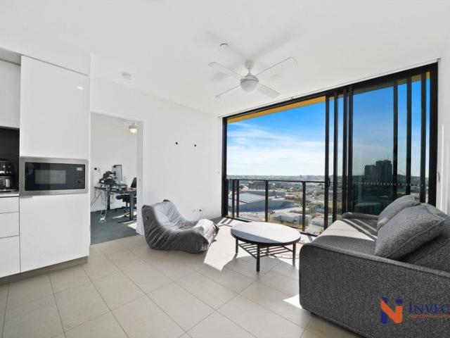 Level 18 Modern, Low Maintenance Living in the Heart of the Valley