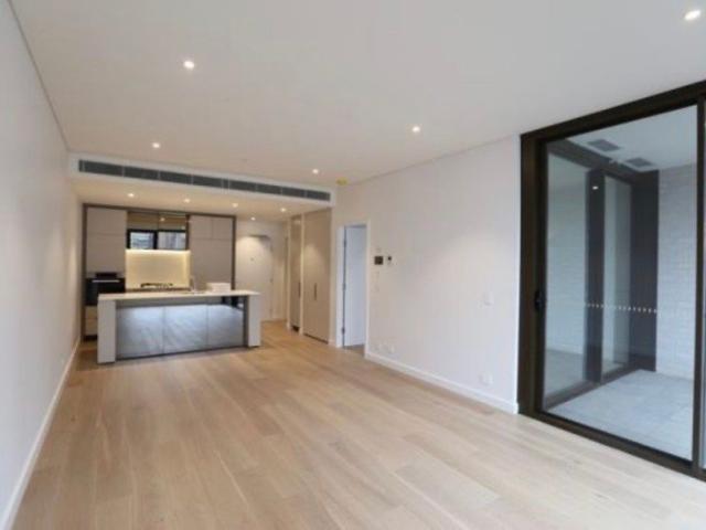 Level 1,1 Bed 1 Bath apartment with city views Please call exclusive agent Patty Pan on 0402315096