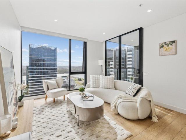 Level 22 | North East Facing | 1 Bedroom + Study | City & Water Glimpses