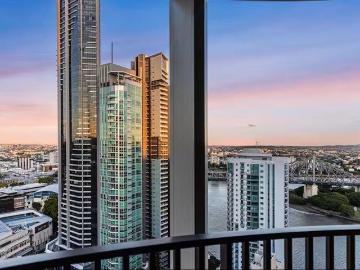 Level 26 CBD Apartment with River & Story Bridge Views & Walk to Everything Lifestyle