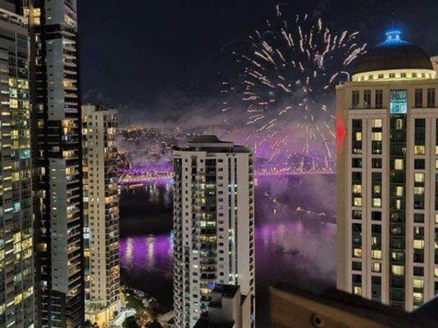 Level 26 CBD Apartment with River & Story Bridge Views & Walk to Everything Lifestyle