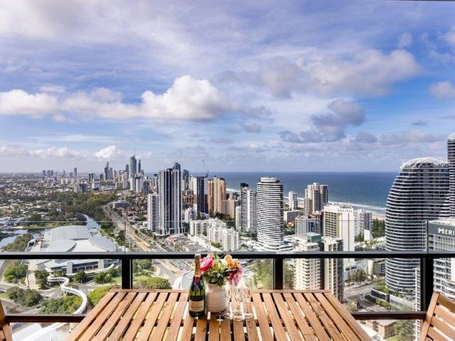 Level 39 Broadbeach Apartment with Ocean, City & Hinterland Views
