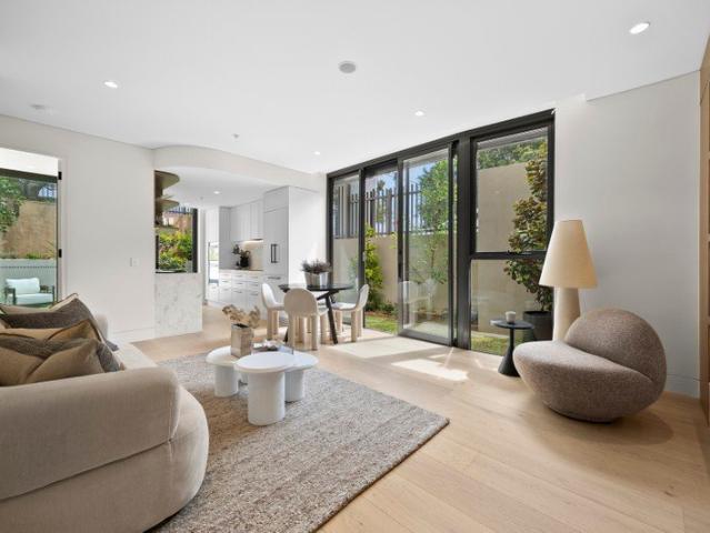 Level access luxury garden apartment in the boutique 'Park Residences'