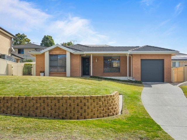 LEVEL AND SPACIOUS BRICK AND TILE HOME CLOSE TO THE LAKE