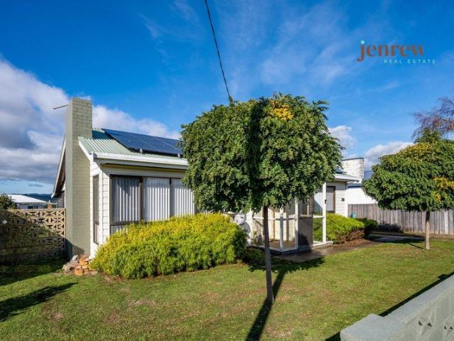 Level block, modern look, investment ready!
