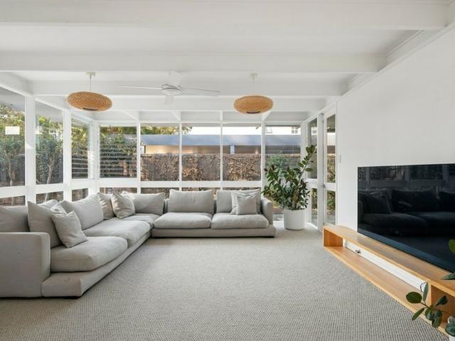 Level Retreat in a Serene Cul de Sac 3 Month Lease