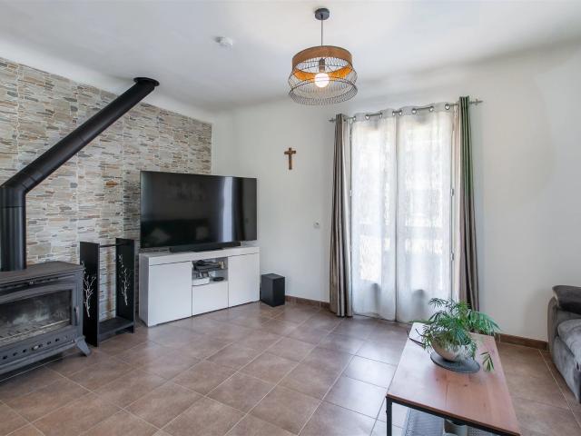 LEVENS Maison familiale de 122 m² avec piscine, garage et. 122m² Levens