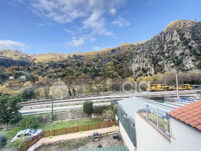 LEVENS/PLAN DU VAR, A 5 min de la la ZI de Carros, 3 pièces refa