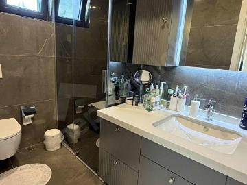 LEVENT'TE KOMPLE YENİLENMİŞ OTOPARKLI MÜSATİKİL 5+1 LÜKS VİLLA
