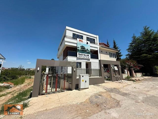LEVENT'TEN İNCEK BULVARI YAKINI 8+2+5 BANYOLU KAPALI OTOPARKLI YERDEN ISITMALI ASANSÖRLÜ SIFIR VİLLA