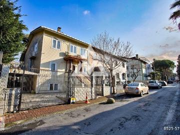 LEVENT ALTZEREN SOKAK'TA 500 M2 KULLANIMLI BAHCELI OTOPARKLI