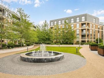 Levett Square, Richmond TW9 2 bed flat to rent £2,995 pcm £691 pw