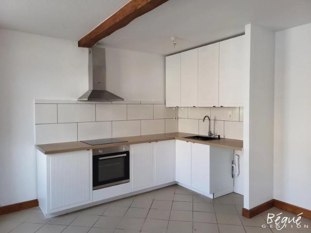 LEVIGNAC CENTRE Charmante maison triplex