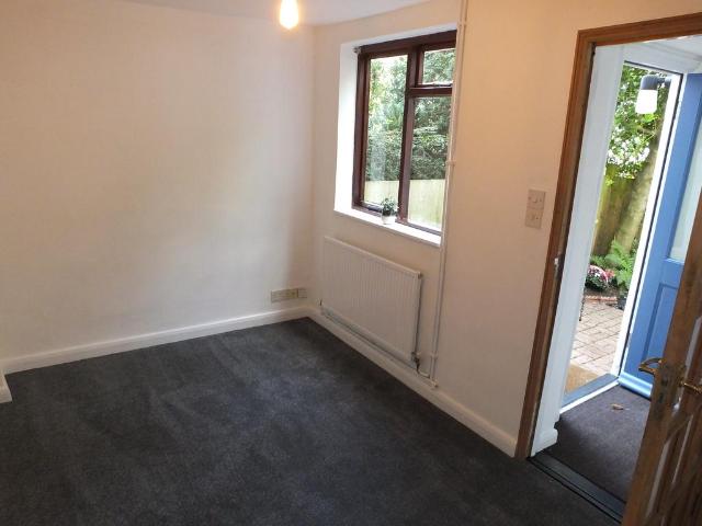 Lewes BN7 2 bed end of terrace house to rent £1,400 pcm £323 pw