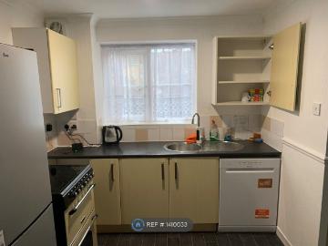 Lewes Close, Grays RM17, 1 bed flat to rent, £1,250 pcm | PrimeLocation