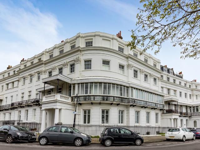 Lewes Crescent, Brighton BN2, 2 bed flat to rent, £1,800 pcm | PrimeLocation