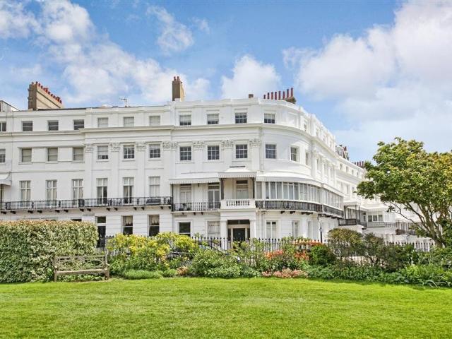 Lewes Crescent, Brighton BN2, 2 bed flat to rent, £2,900 pcm | PrimeLocation