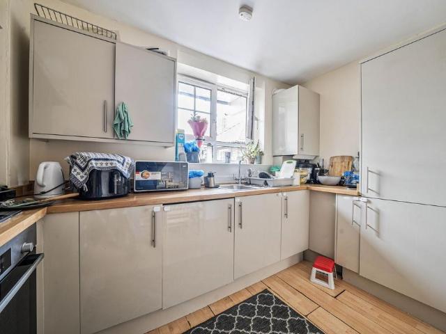Lewes House, Peckham, London, SE15 2 bed flat to rent £1,850 pcm £427 pw