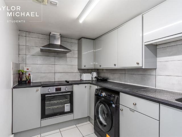 Lewes Road, Brighton BN2, 6 bed maisonette to rent, £3,700 pcm | PrimeLocation