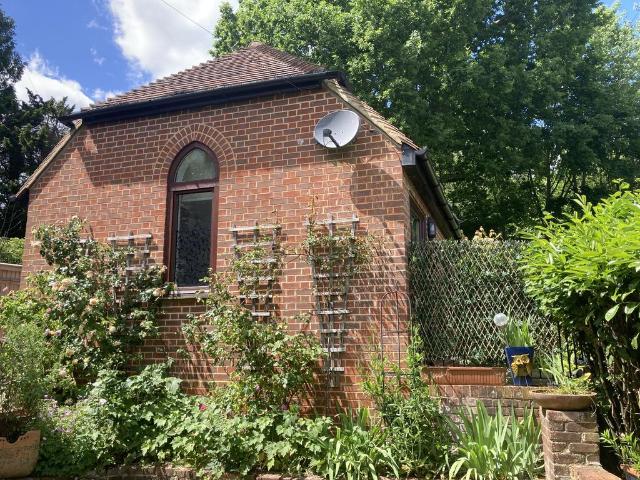 Lewes Road, East Grinstead RH19 1 bed detached house to rent £1,100 pcm £254 pw