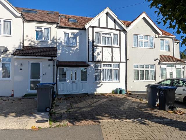 Lewgars Avenue, Kingsbury, London NW9 4 bed terraced house to rent £2,950 pcm £681 pw