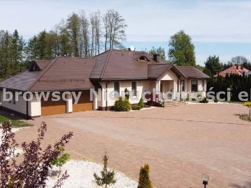 Atrakcyjny dom 252 m2 w Lewickiem z garażem i ogrodem
