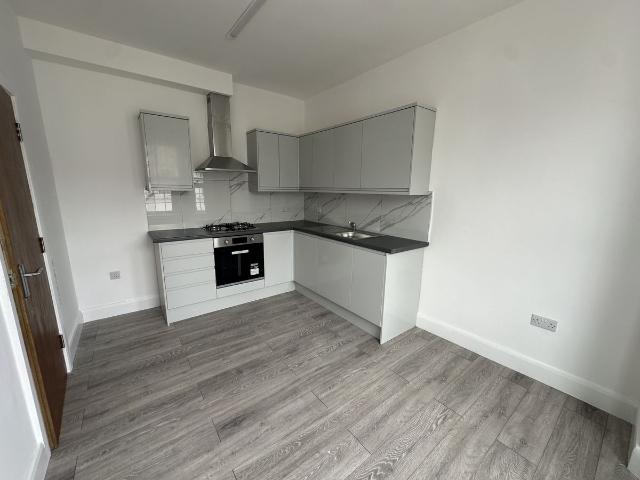 Lewis Road, Southall UB1, 4 bed flat to rent, £2,600 pcm | PrimeLocation