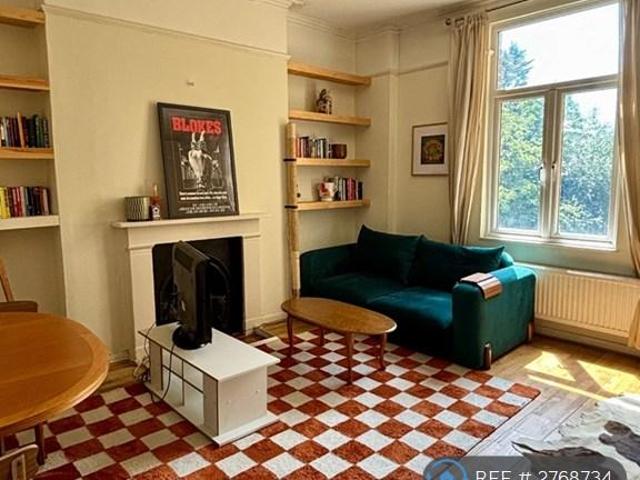 Lewisham Way, London, SE14 2 bed flat to rent £2,150 pcm £496 pw