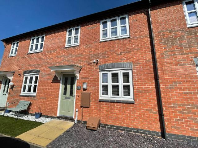 Lewisham Drive, Church Gresley, DE11 3 bed terraced house to rent £1,100 pcm £254 pw