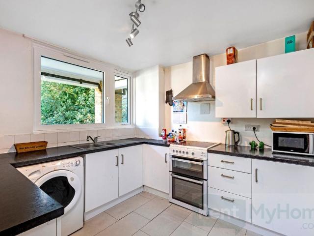 Lewisham Hill, London SE13, 3 bed flat to rent, £2,100 pcm | PrimeLocation