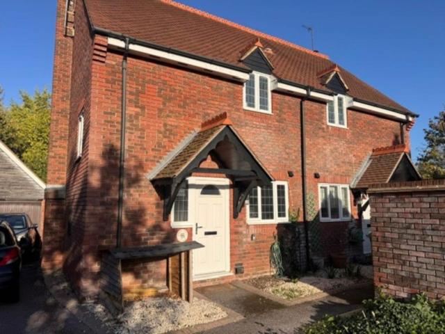 Lewknor Close, Lewknor 2 bed semi detached house to rent £1,400 pcm £323 pw