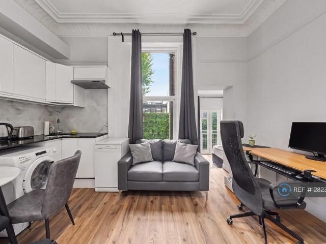 Lexham Gardens, London, W8 1 bed flat to rent £2,492 pcm £575 pw