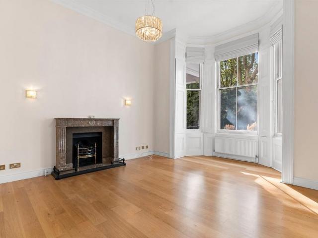 Lexham Gardens, London, W8 2 bed flat to rent £4,000 pcm £923 pw