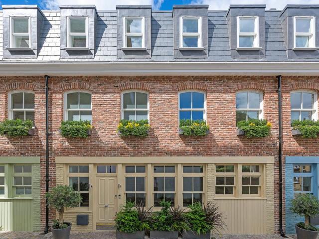 Lexham Mews, London, W8 3 bed mews to rent £13,000 pcm £3,000 pw