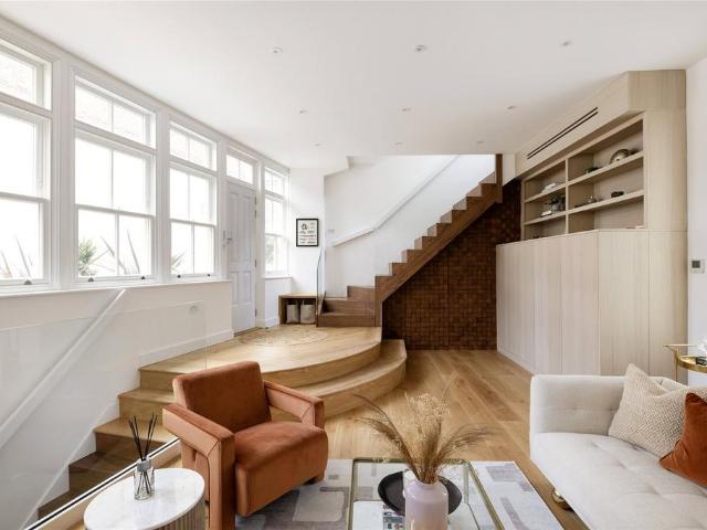 Lexham Mews, London, W8 3 bed terraced house to rent £13,000 pcm £3,000 pw