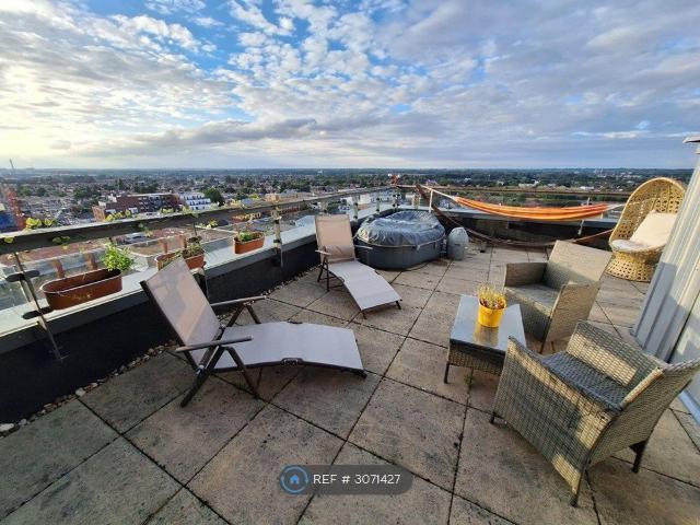 Lexington Apartments, Slough SL2, 2 bed flat to rent, £1,900 pcm | PrimeLocation