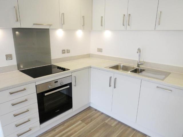 Lexington Gardens, BIRMINGHAM, B15 2 bed apartment to rent £1,200 pcm £277 pw
