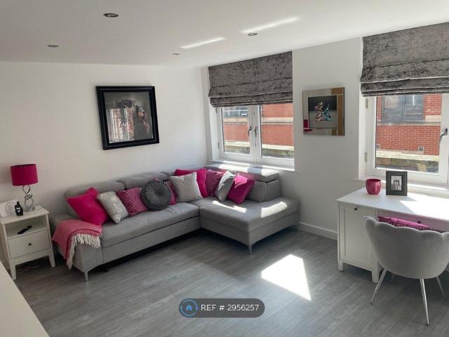 Lexington Place, Nottingham NG1, 1 bed flat to rent, £1,200 pcm | PrimeLocation